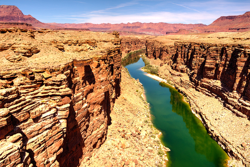 Illustration for article titled Absolutely Stunning Examples Of Lakes And Rivers With Unearthly Colors